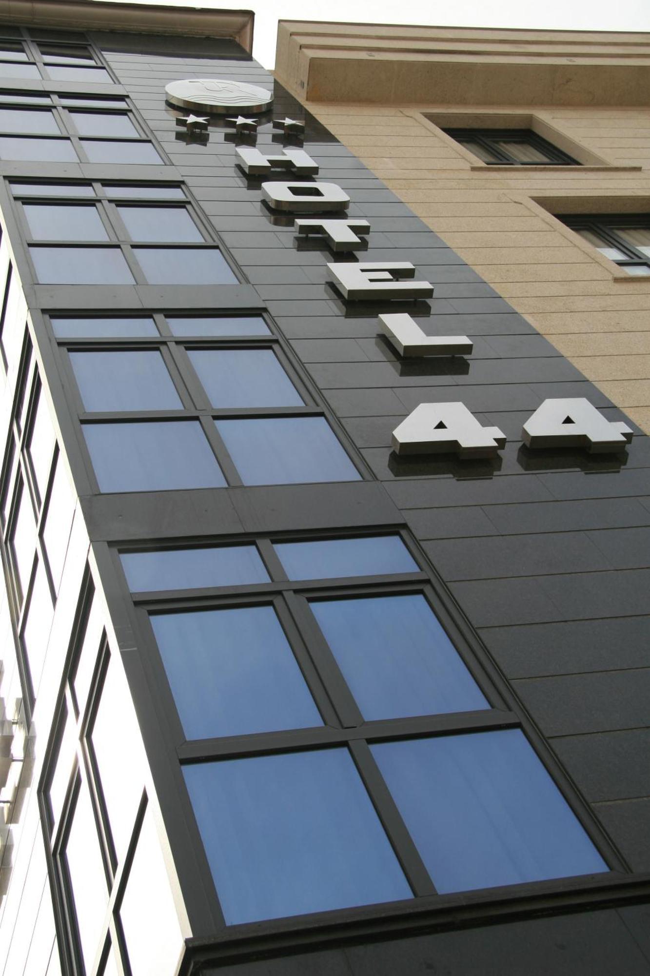 Hotel 44 3*