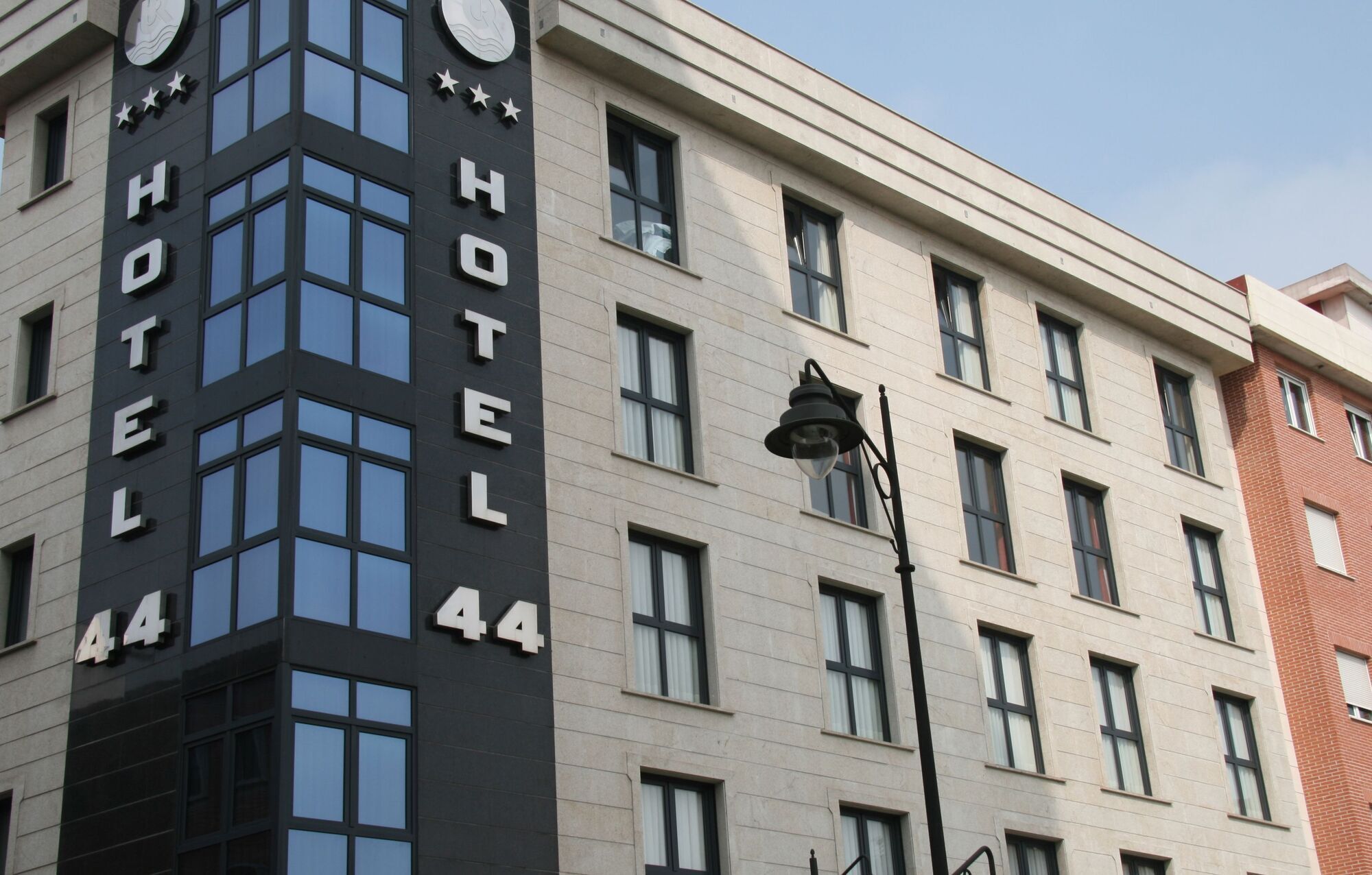44 Hotel 3*